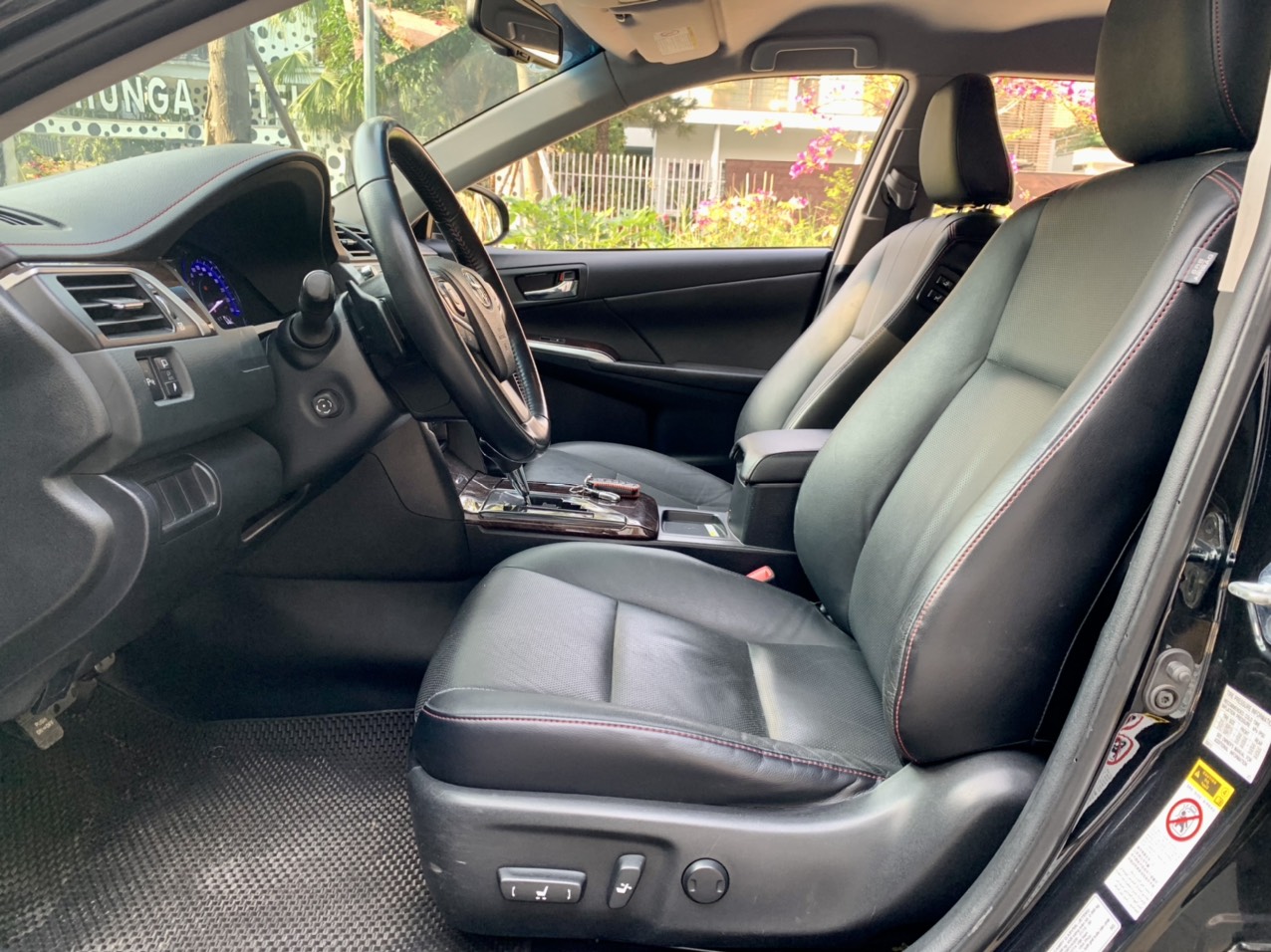 Toyota Camry 2.5Q sản xuất 2015 màu đen (Đã bán)