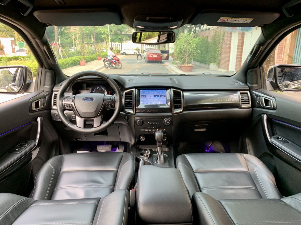 Ford Everest Titanium 2.0L 4x2 AT 2022 màu đen (Đã bán)