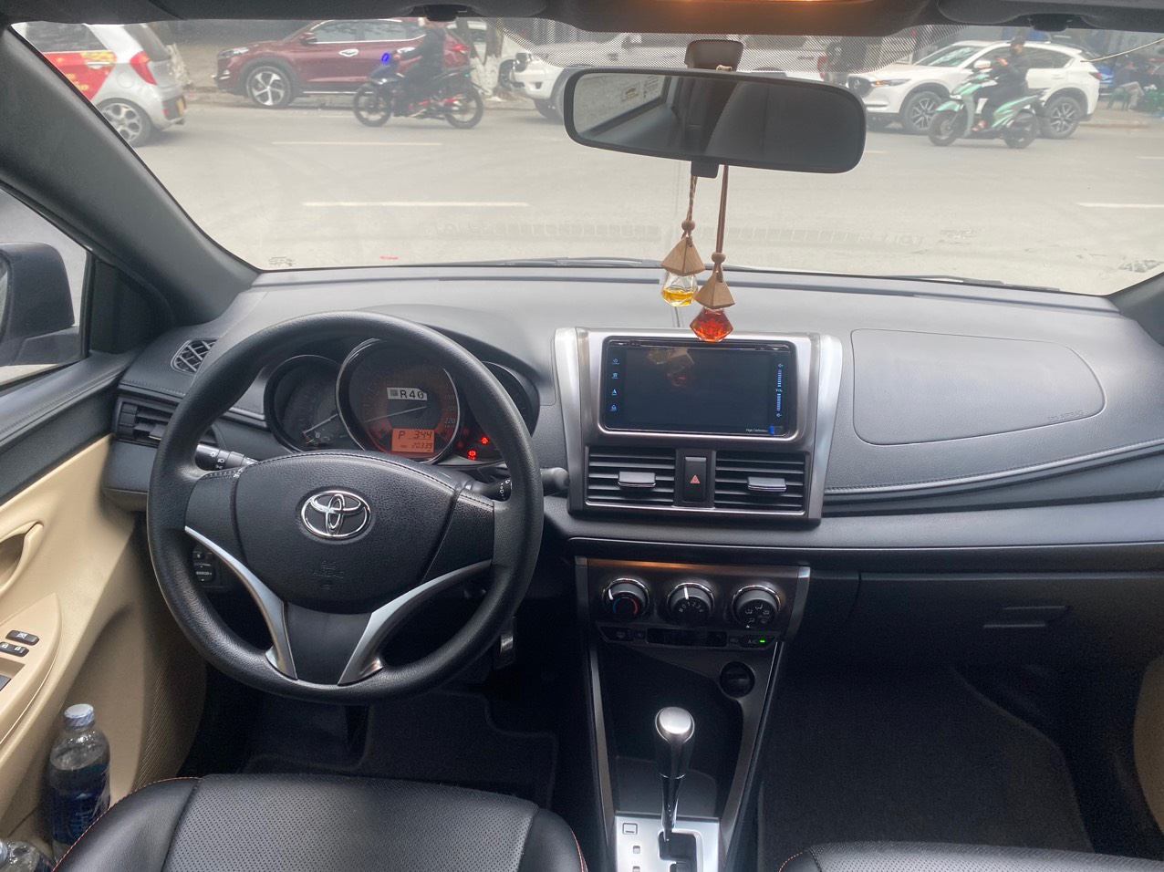 Toyota Yaris 1.5E 2016 màu bạc (Đã bán)