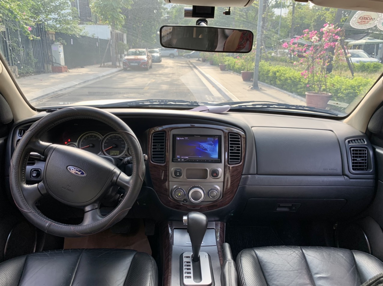 Ford Escape XLT 2.3L 2 cầu màu ghi vàng (Đã bán)