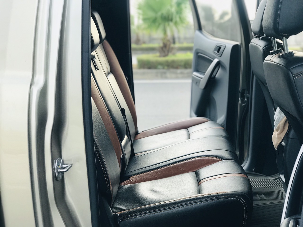 Ford Ranger XLS 2.2L 4x2 AT 2015 màu ghi vàng (Đã bán)