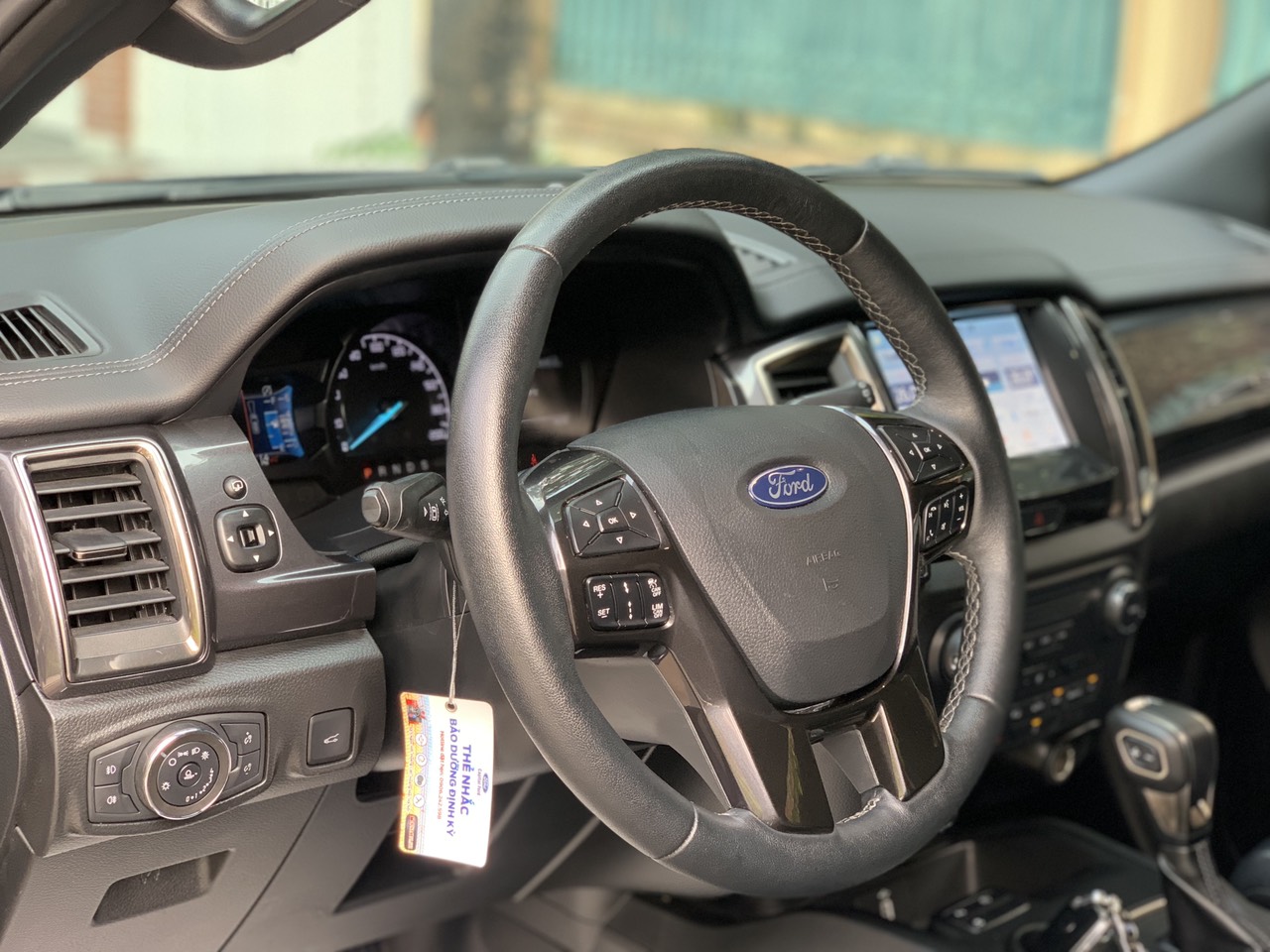 Ford Everest Titanium 2.0L 4x2 AT 2022 màu đen (Đã bán)