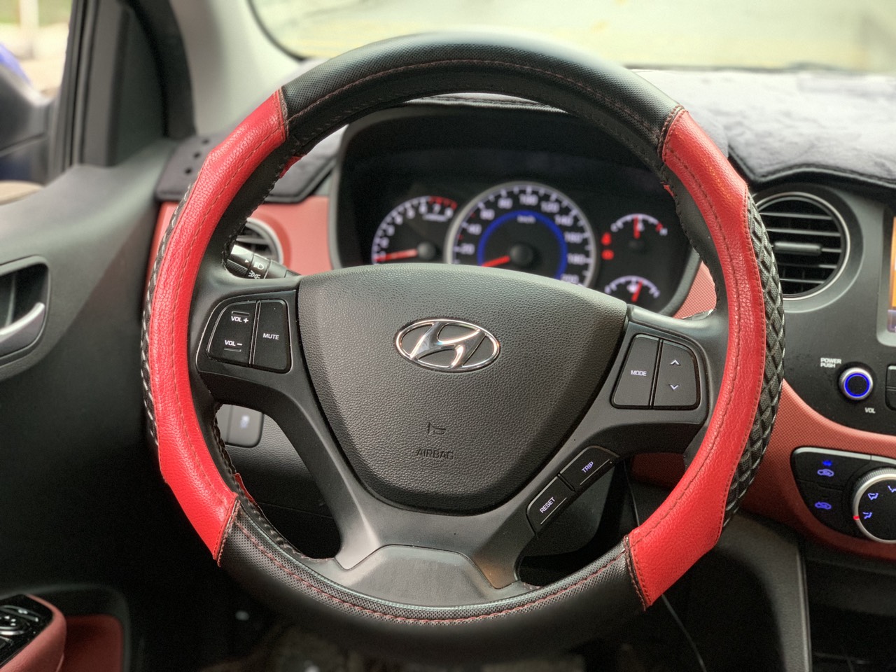 Hyundai I10 1.2AT 2020 màu xanh (đã bán)