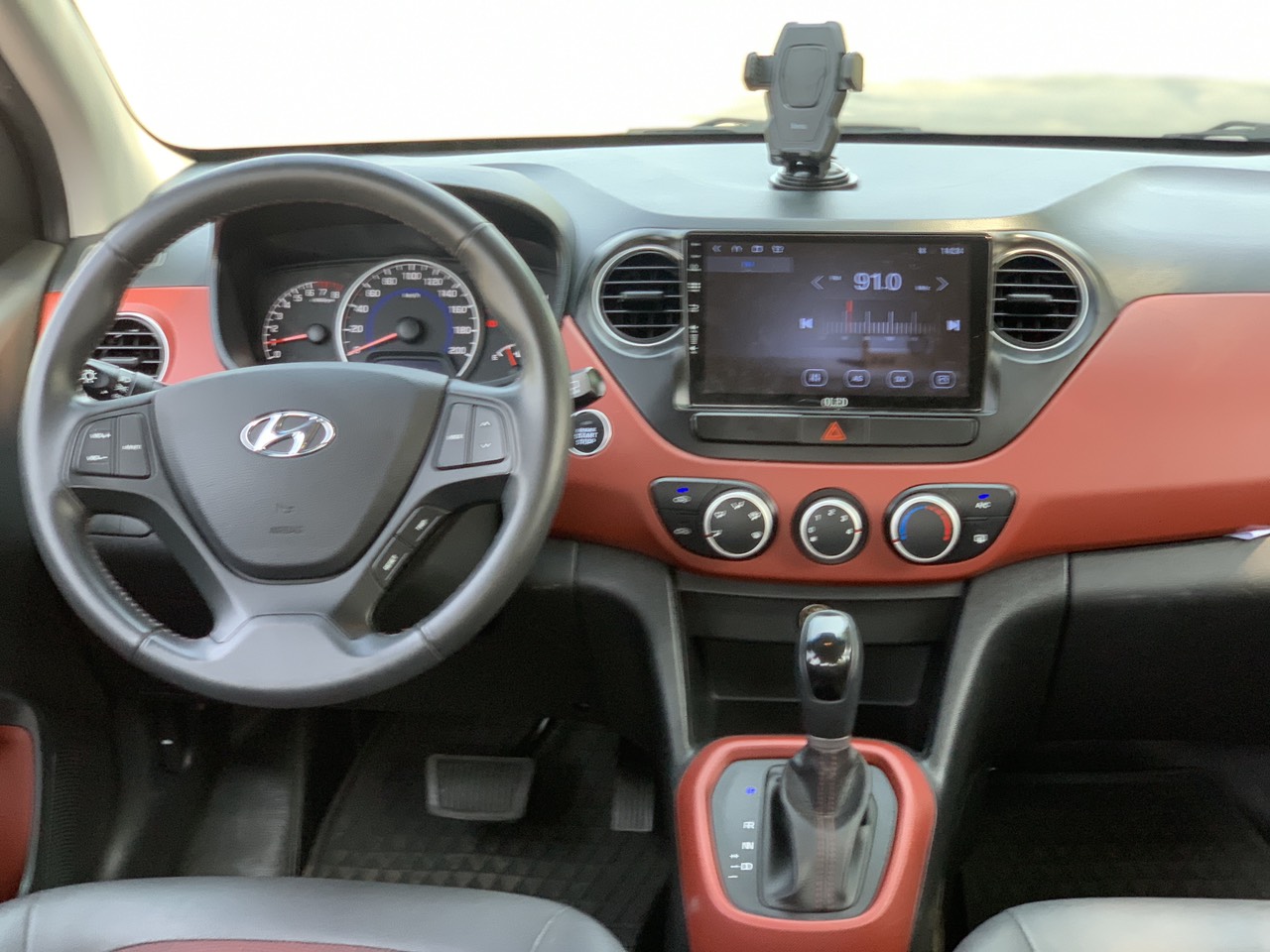 Hyundai I10 GLS1.2AT 2018 màu trắng (Đã bán)