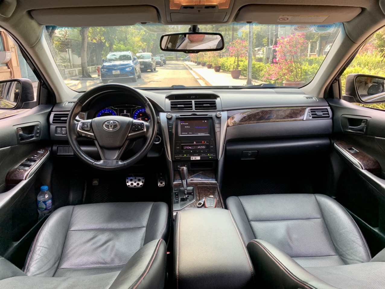 Toyota Camry 2.5Q sản xuất 2015 màu đen (Đã bán)