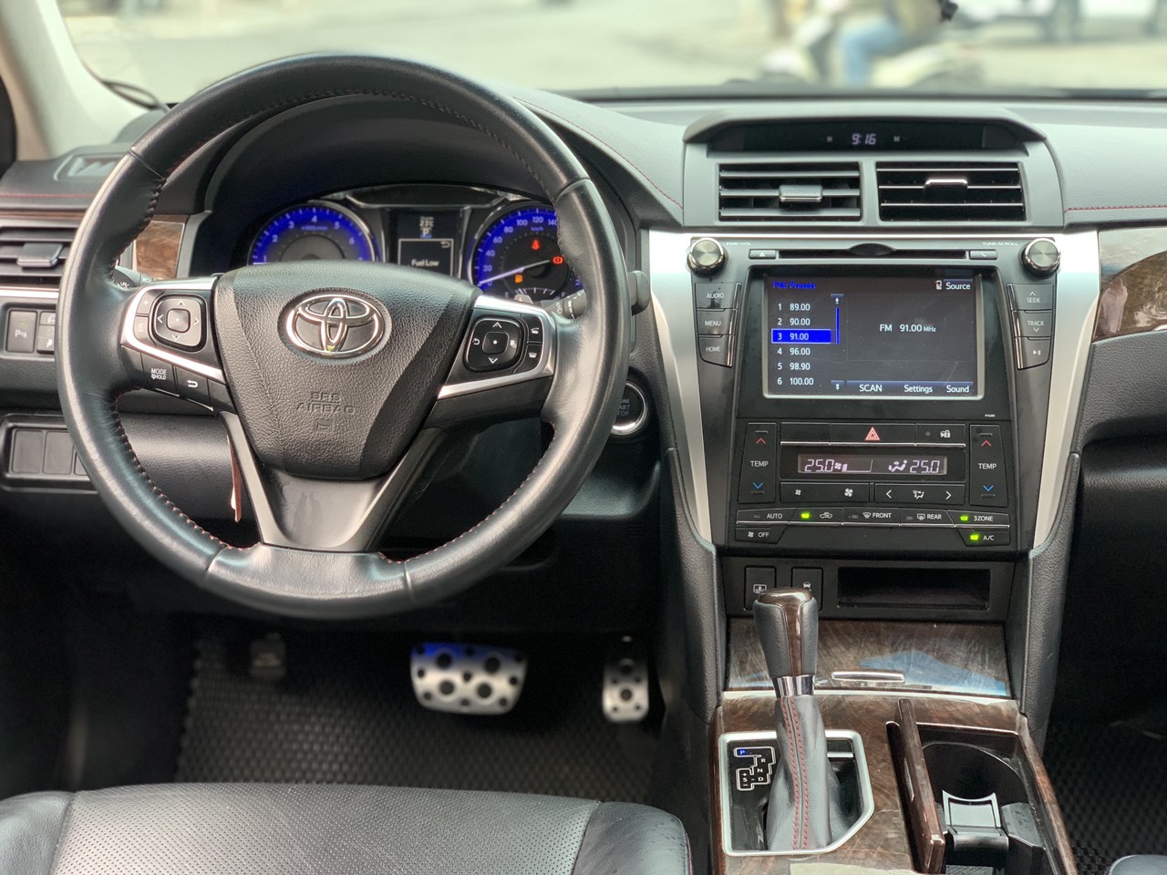Toyota Camry 2.5Q 2016 màu đen (Đã bán)