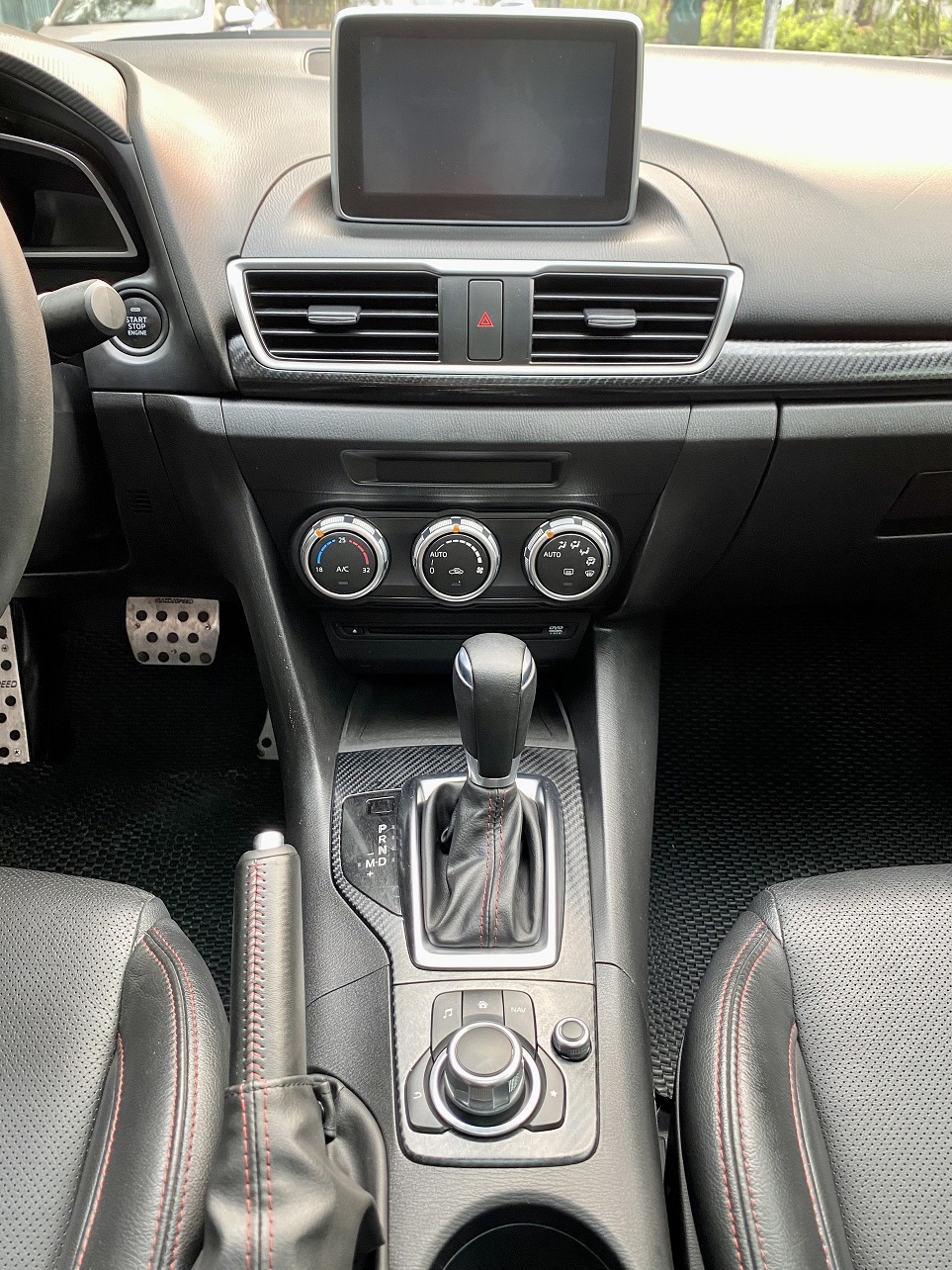 Mazda 3 1.5 AT màu vàng (Đã bán)