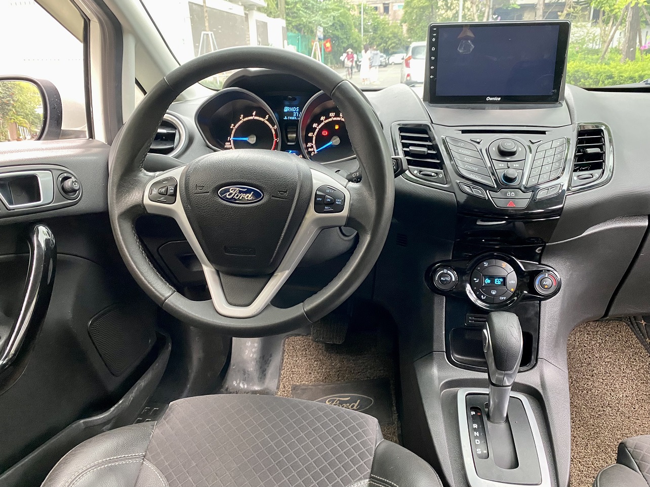 Ford Fiesta 1.0AT Sport 2016 màu trắng (Đã bán)