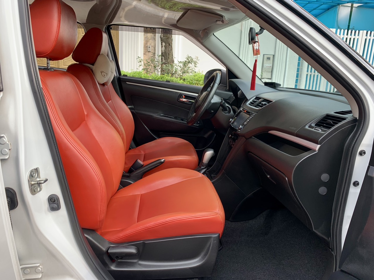 Suzuki Swift 1.4AT 2017 màu trắng (đã bán)