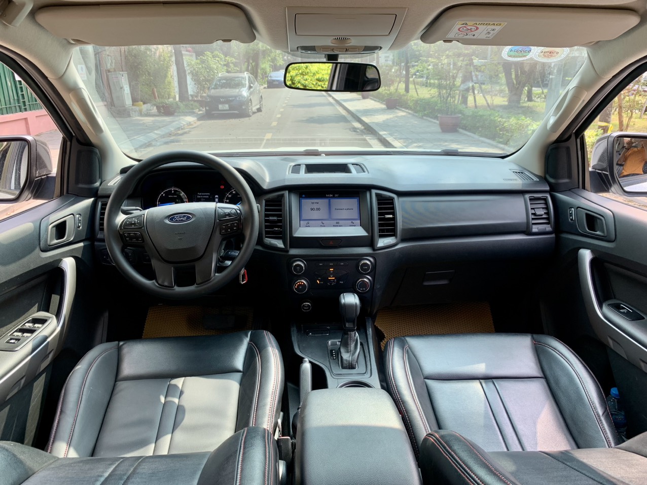 Ford Ranger XLS 2.2 AT 4x2 2021 màu trắng (Đã bán)