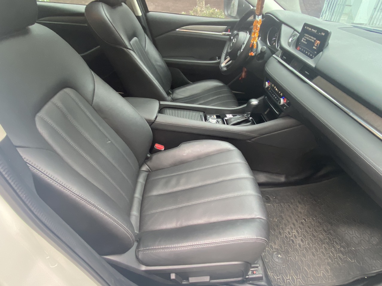 Mazda 6 2.0 Premium 2020 màu trắng (Đã bán)