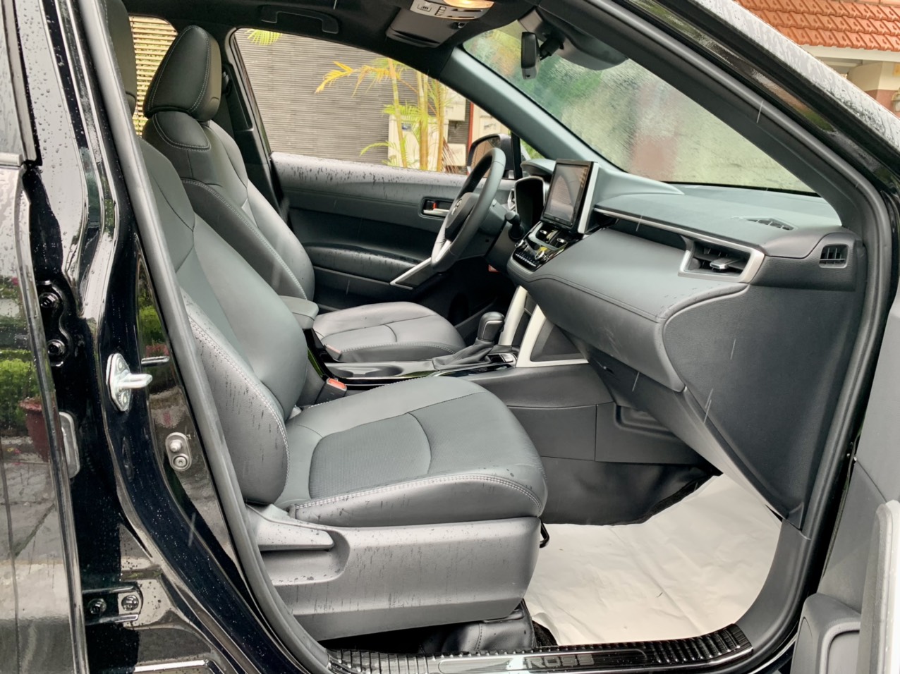 Toyota Corolla Cross 1.8V 2022 màu đen biển tỉnh (Đã bán)