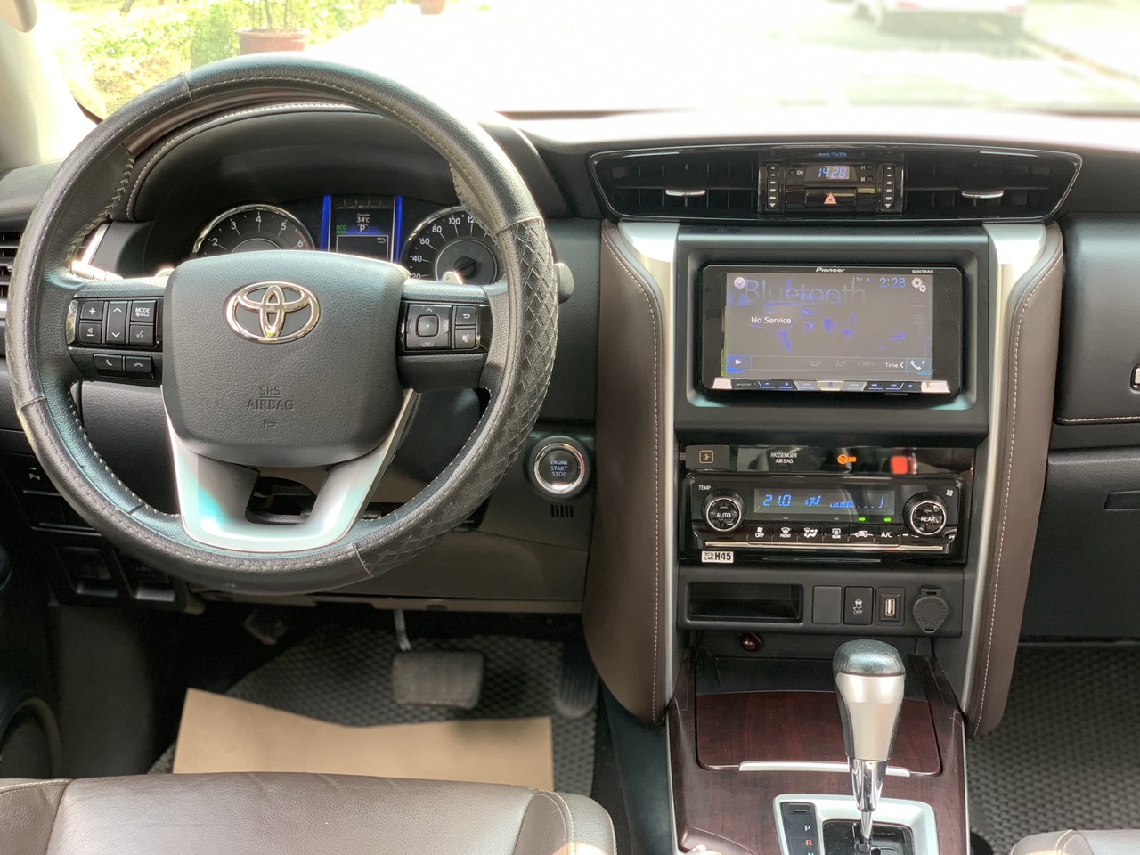 Toyota Fortuner 2.7V 2016 đăng ký 2017 màu đen (Đã bán)