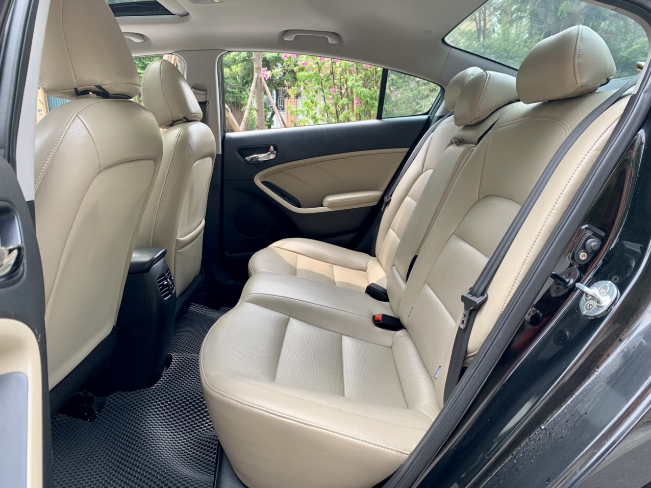 Kia Cerato 1.6AT 2017 màu đen (Đã bán)