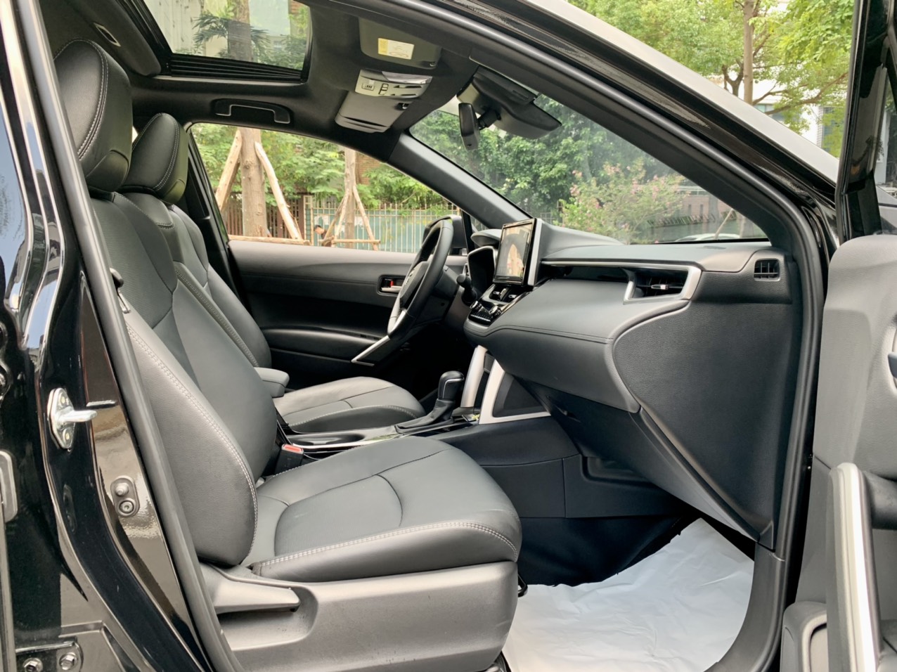 Toyota Corolla Cross 1.8V 2022 màu đen biển Hà Nội (Đã bán)