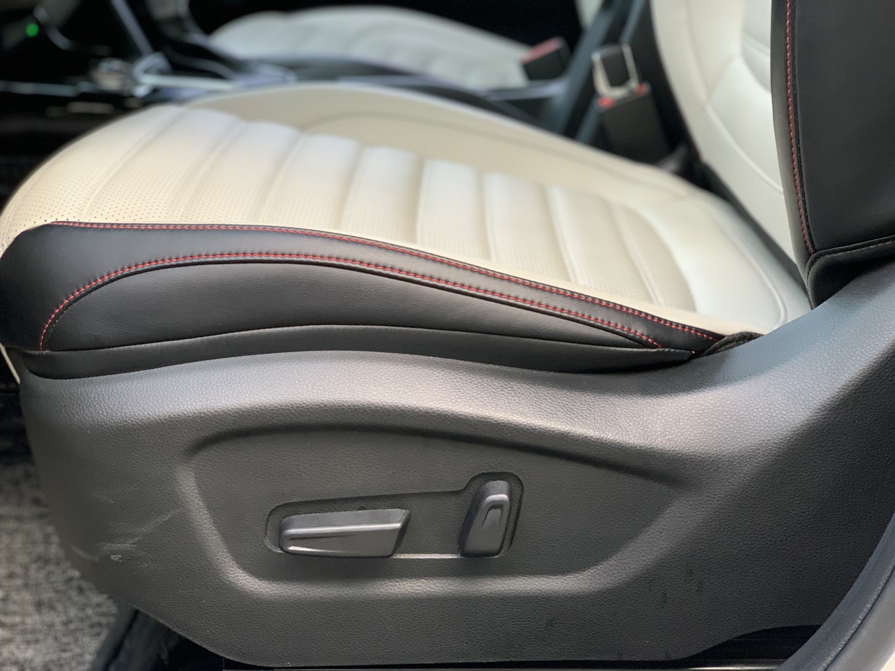 Kia Seltos 1.4 Preminum 2020 màu trắng (Đã bán)