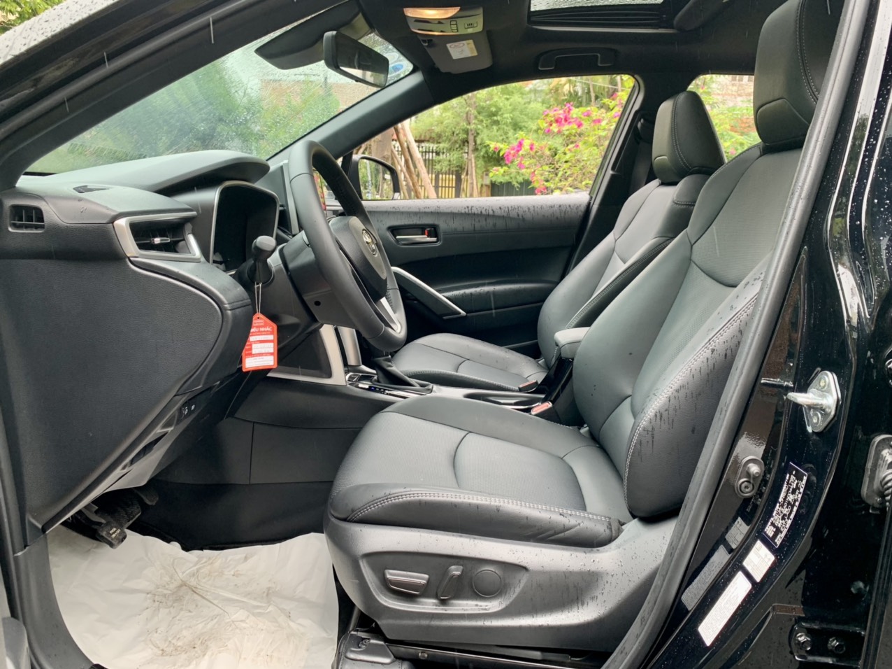 Toyota Corolla Cross 1.8V 2022 màu đen biển tỉnh (Đã bán)