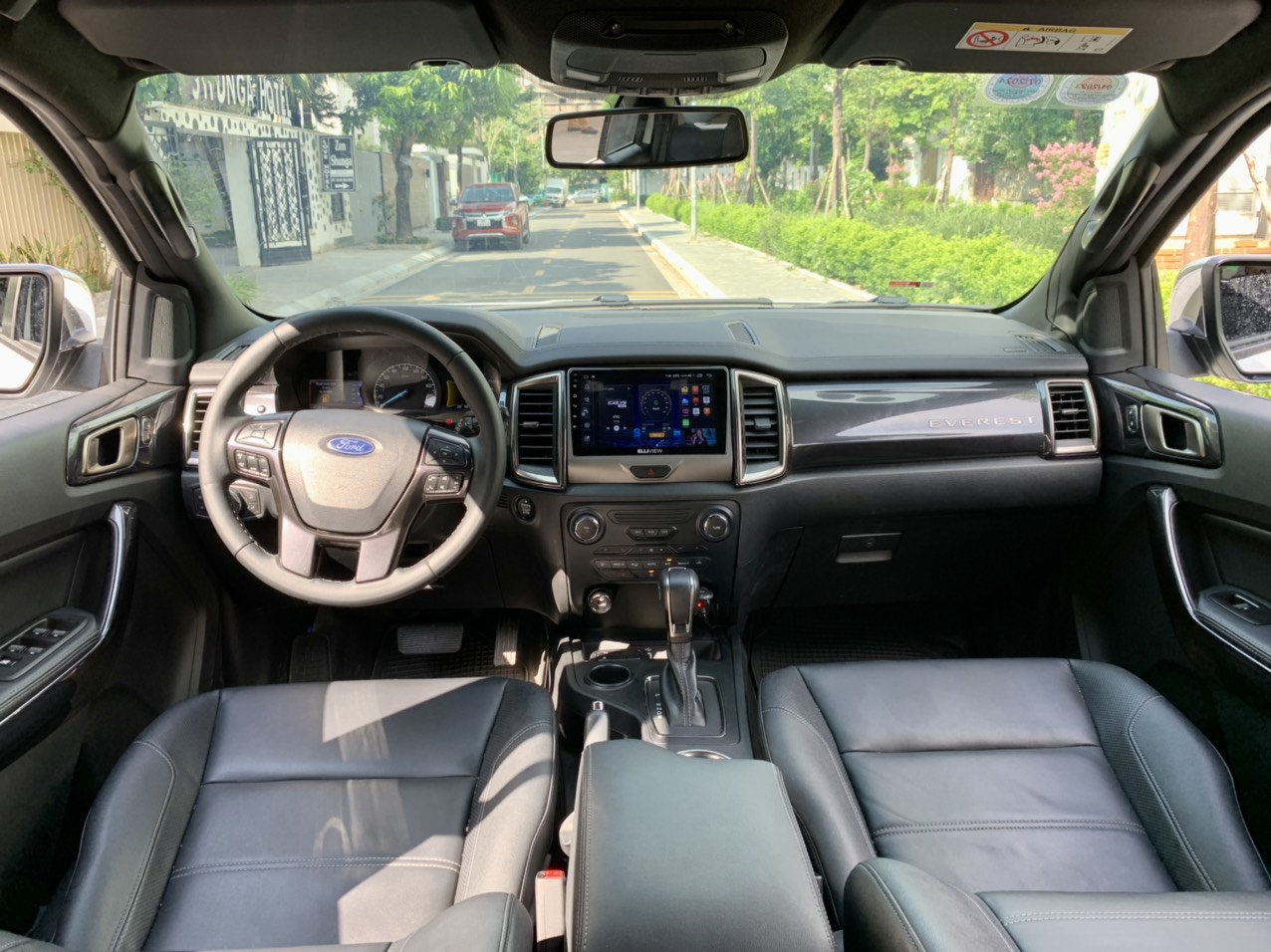 Ford Everest Titanium 2.0L 4x2 AT 2021 màu trắng (Đã bán)