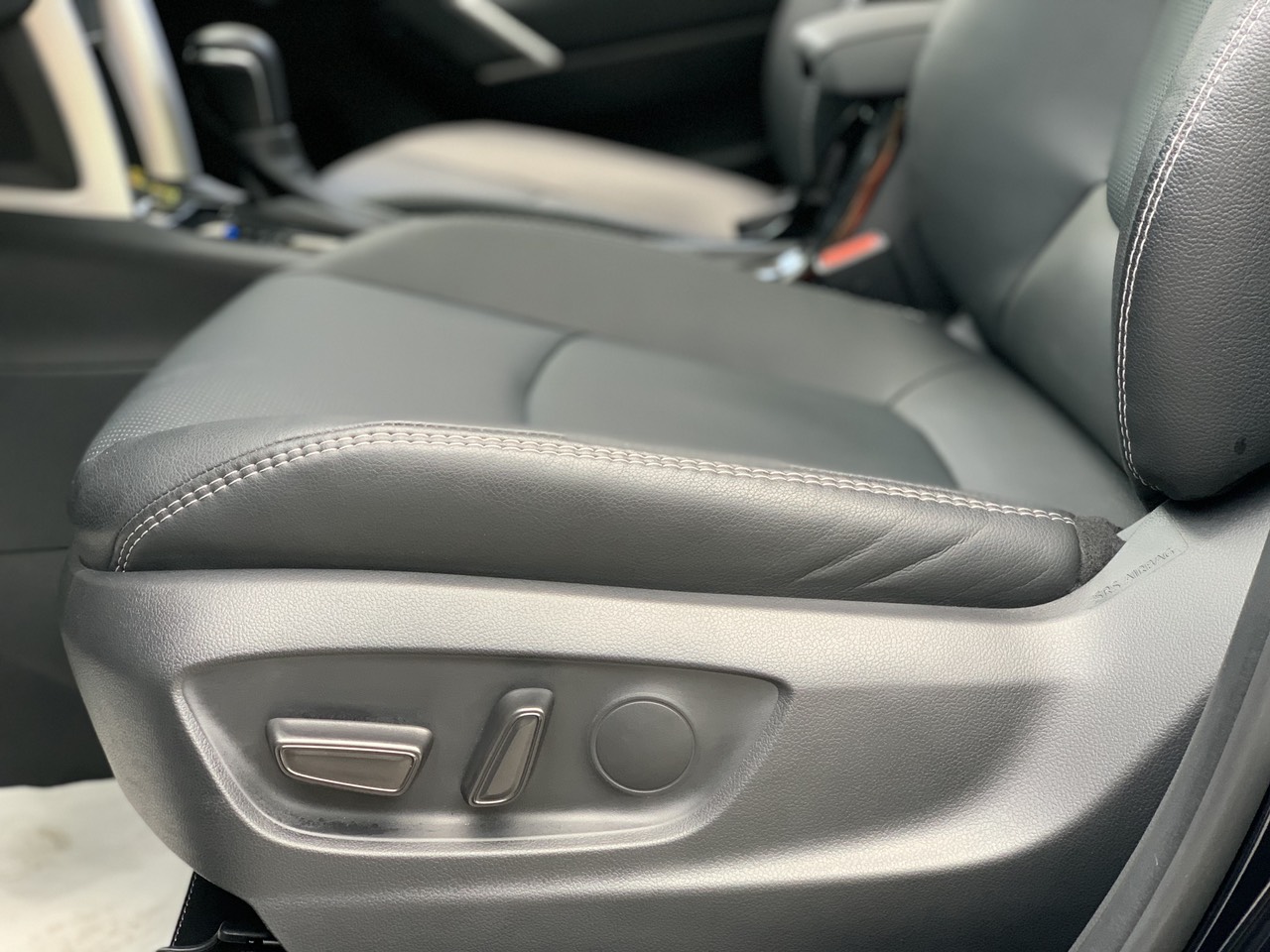 Toyota Corolla Cross 1.8V 2022 màu đen biển Hà Nội (Đã bán)