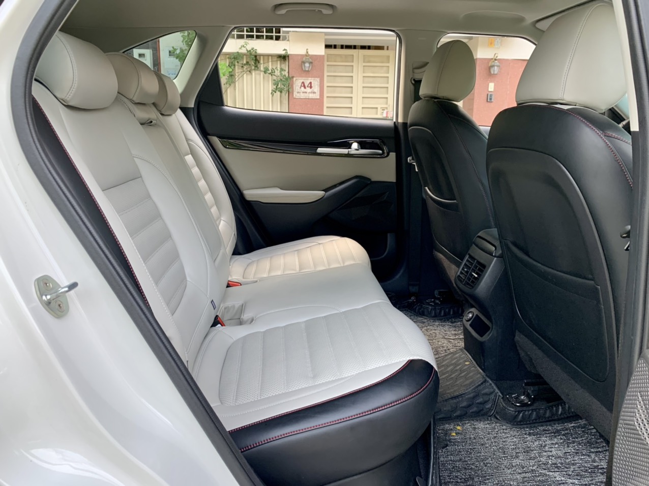 Kia Seltos 1.4 Preminum 2020 màu trắng (Đã bán)