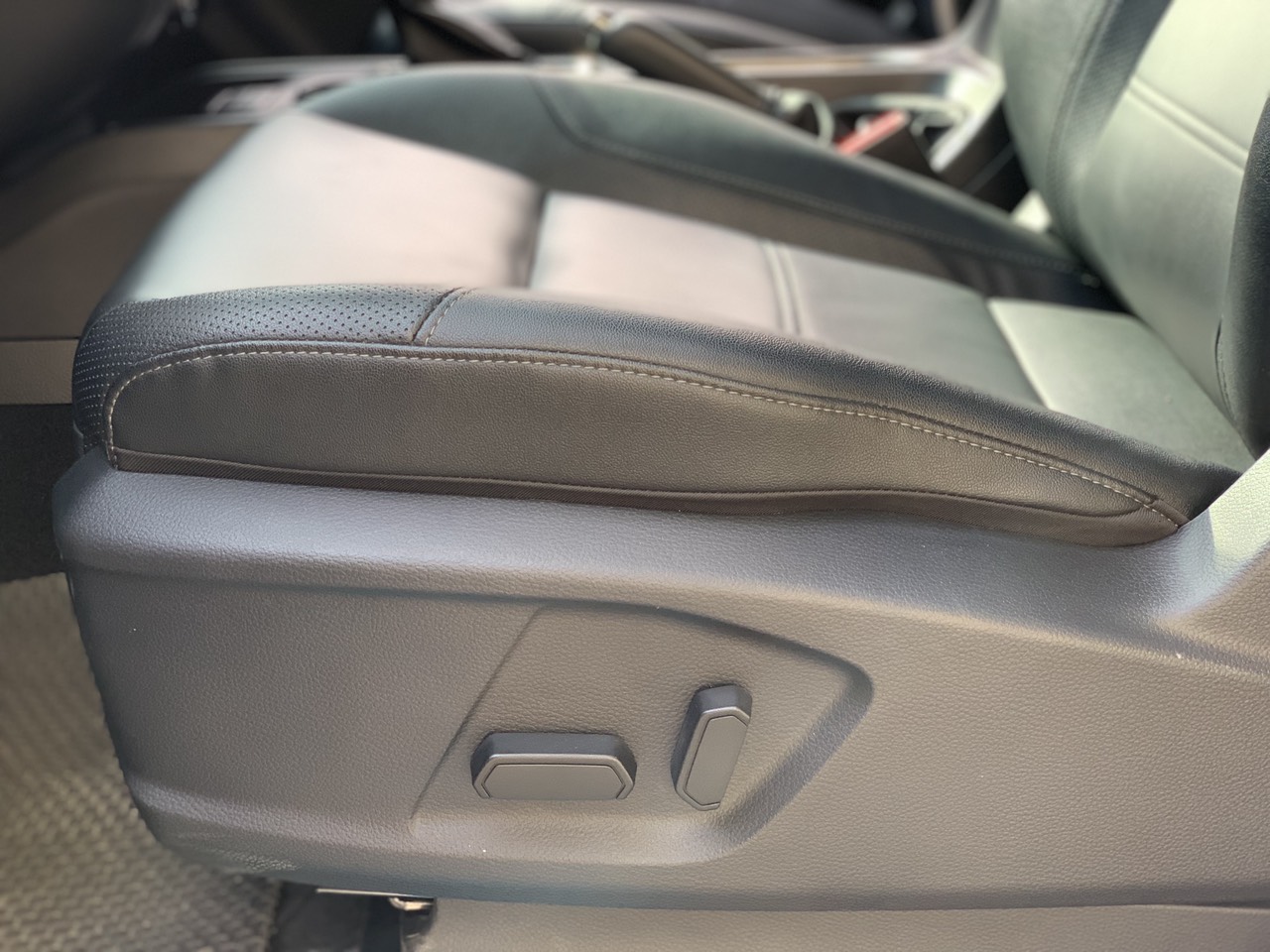 Ford Everest Titanium 2.0L 4x2 AT 2021 màu trắng (Đã bán)
