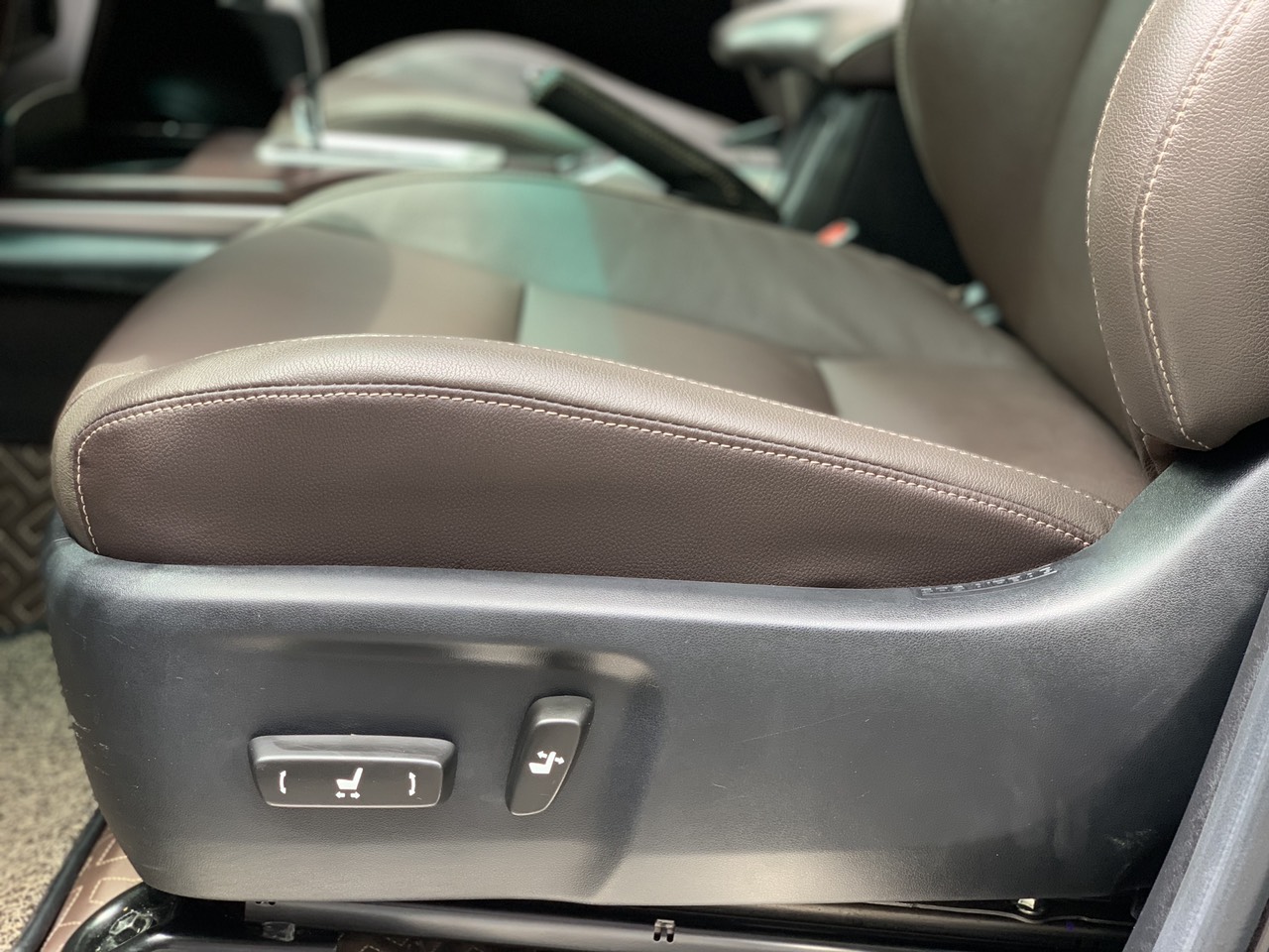 Toyota Fortuner 2.4G 2019 máy dầu màu nâu (Đã bán)