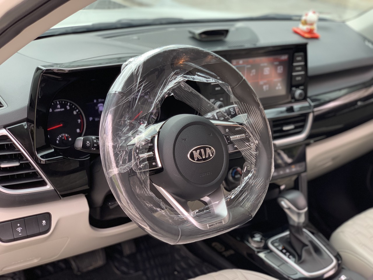 Kia Seltos 1.4 Luxury 2021 màu trắng (Đã bán)