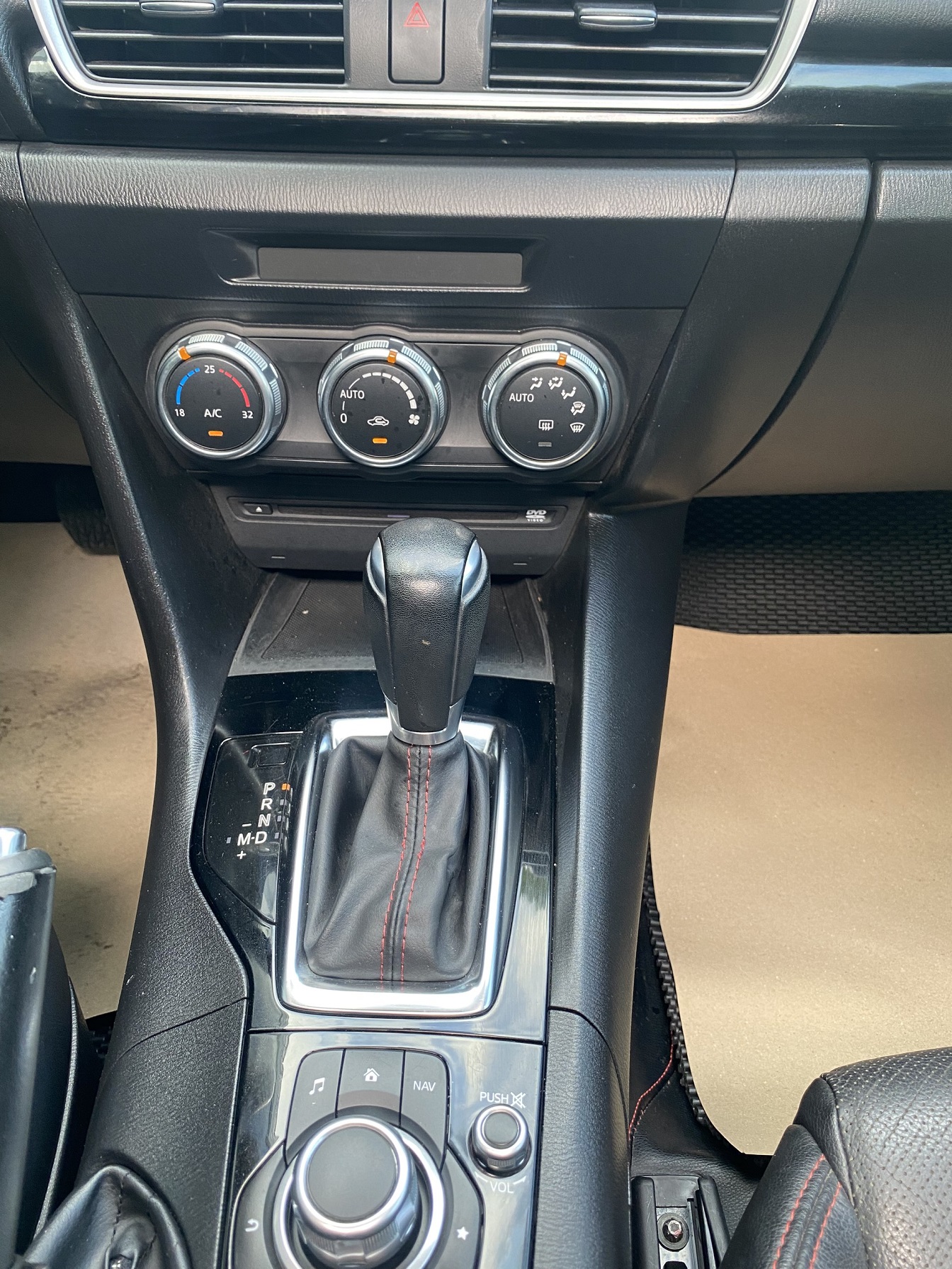 Mazda 3 1.5AT màu xanh 2016 (đã bán)