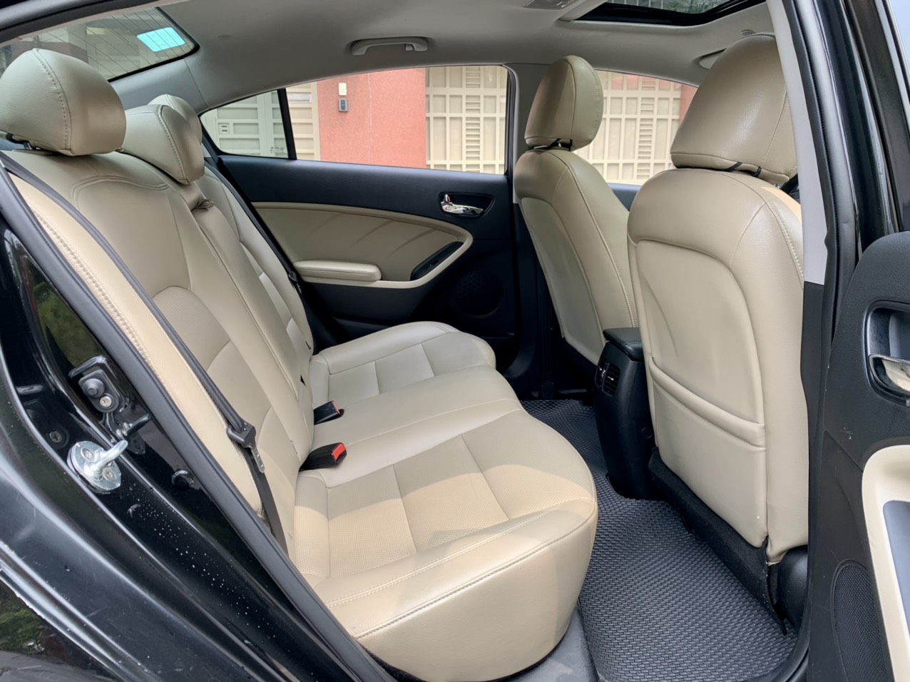 Kia Cerato 1.6AT 2017 màu đen (Đã bán)