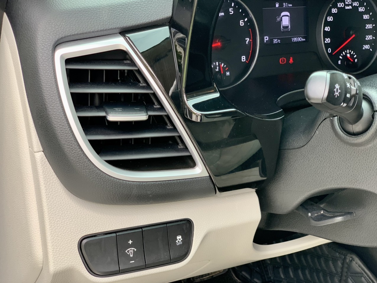 Kia Seltos 1.4 Luxury 2021 màu trắng (Đã bán)