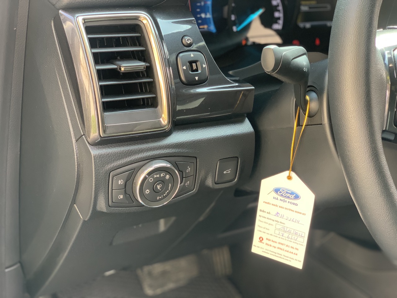 Ford Everest Titanium 2.0L 4x2 AT 2021 màu trắng (Đã bán)
