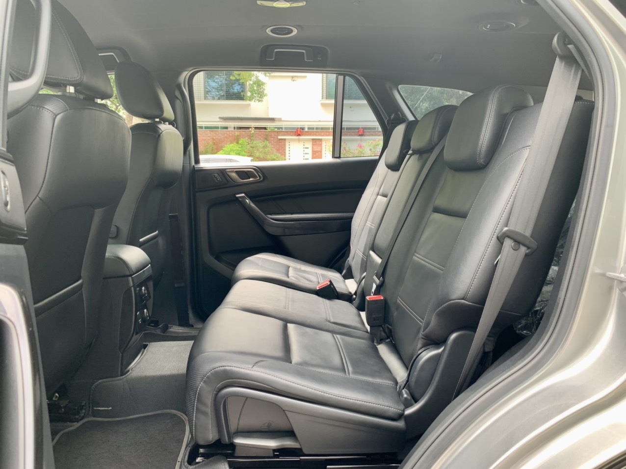 Ford Everest Titanium 4x2 2018 màu bạc (đã bán)