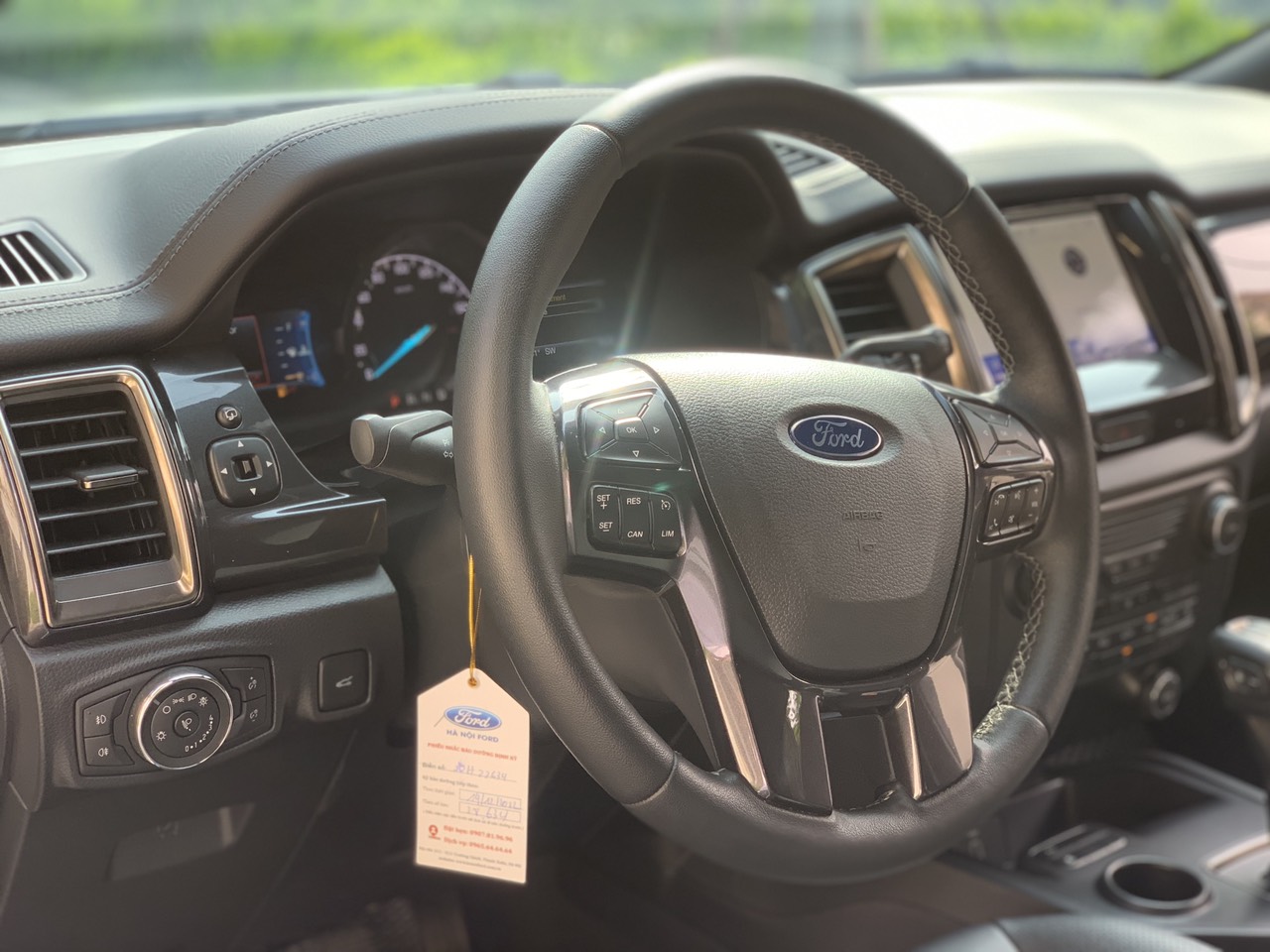 Ford Everest Titanium 2.0L 4x2 AT 2021 màu trắng (Đã bán)