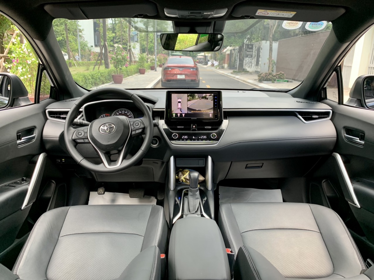 Toyota Corolla Cross 1.8V 2022 màu đen biển Hà Nội (Đã bán)