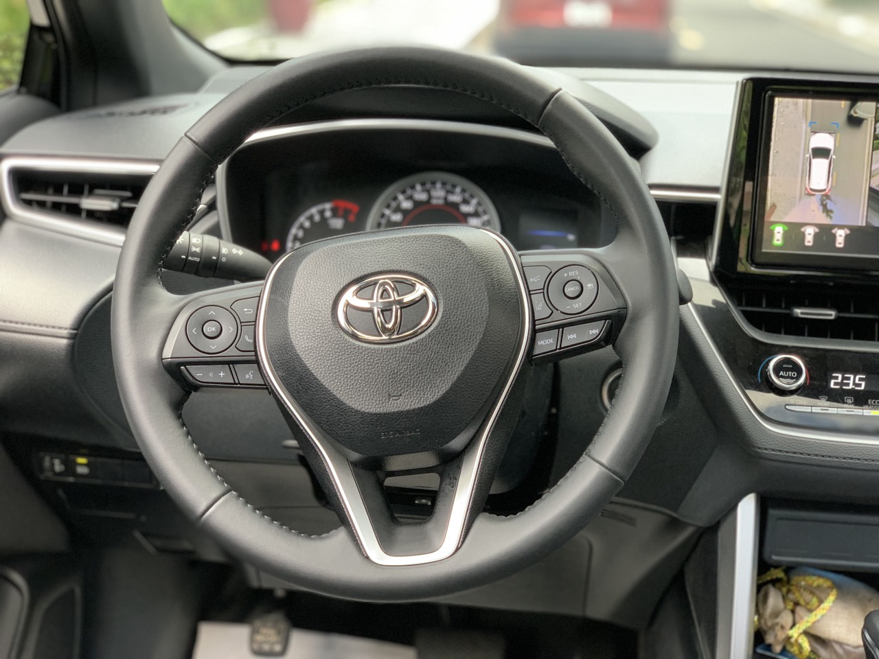 Toyota Corolla Cross 1.8V 2022 màu đen biển Hà Nội (Đã bán)