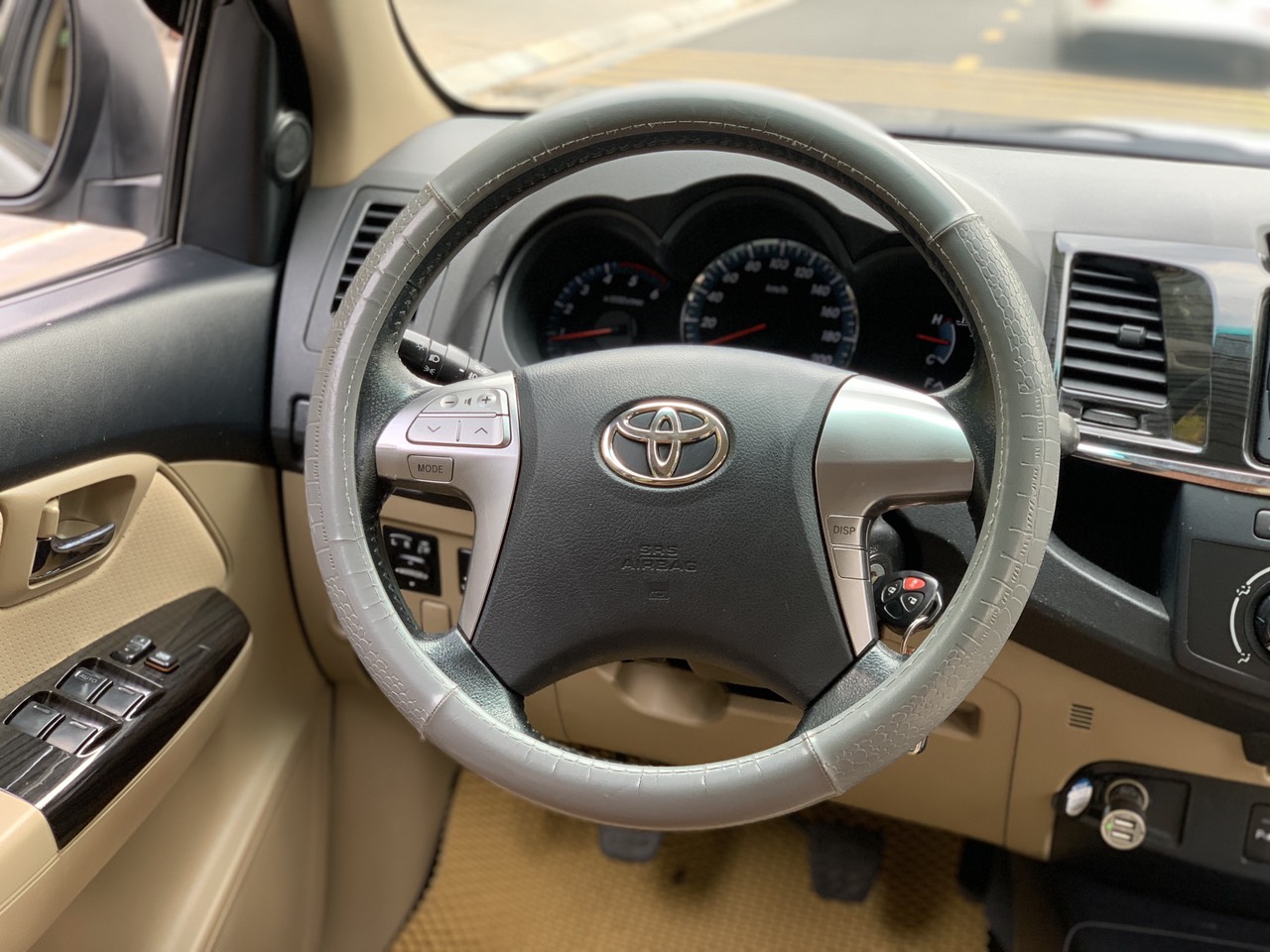 Toyota Fortuner 2.5G 2016 màu bạc (đã bán)