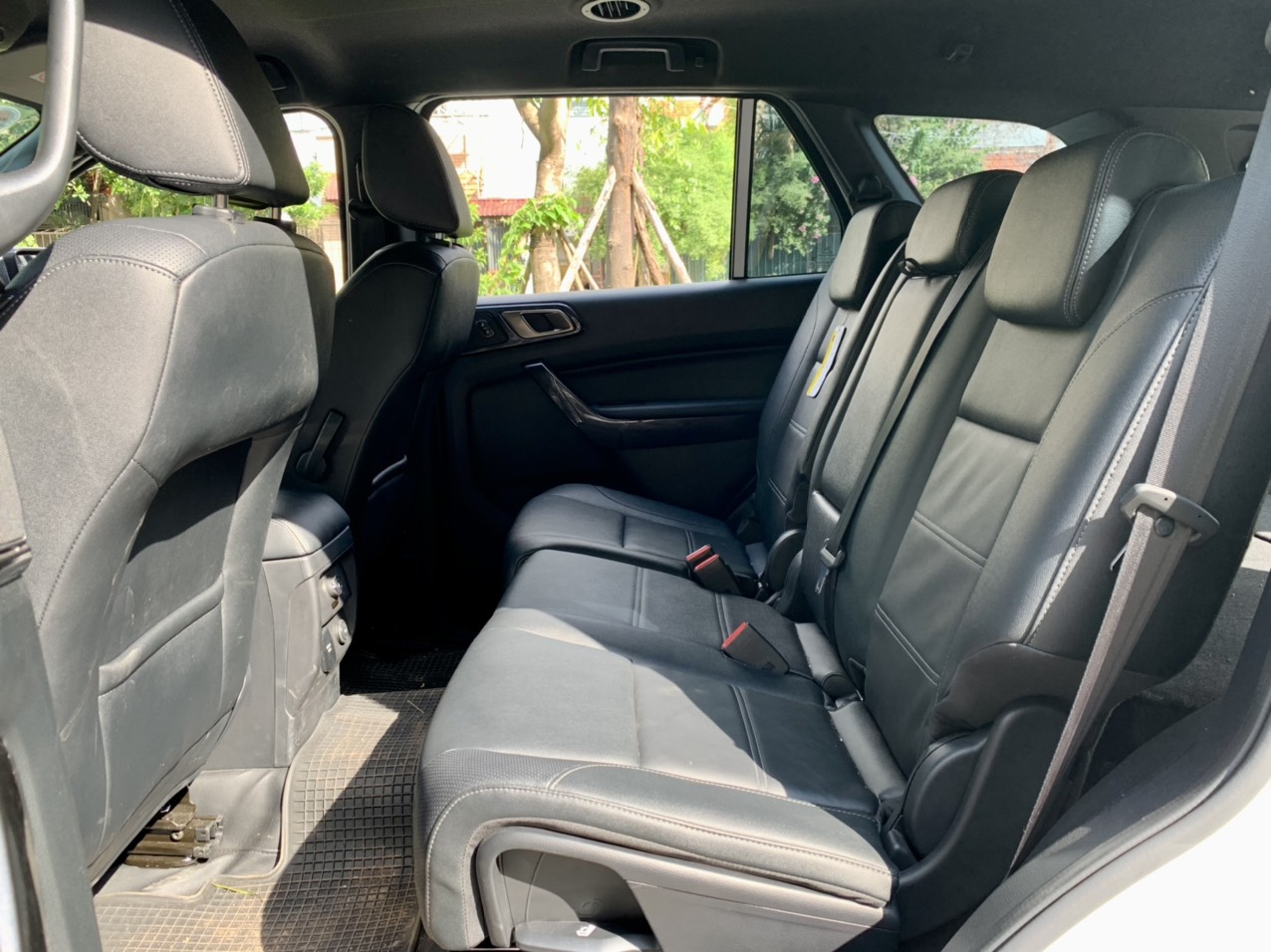 Ford Everest Titanium 2.0L 4x2 AT 2021 màu trắng (Đã bán)