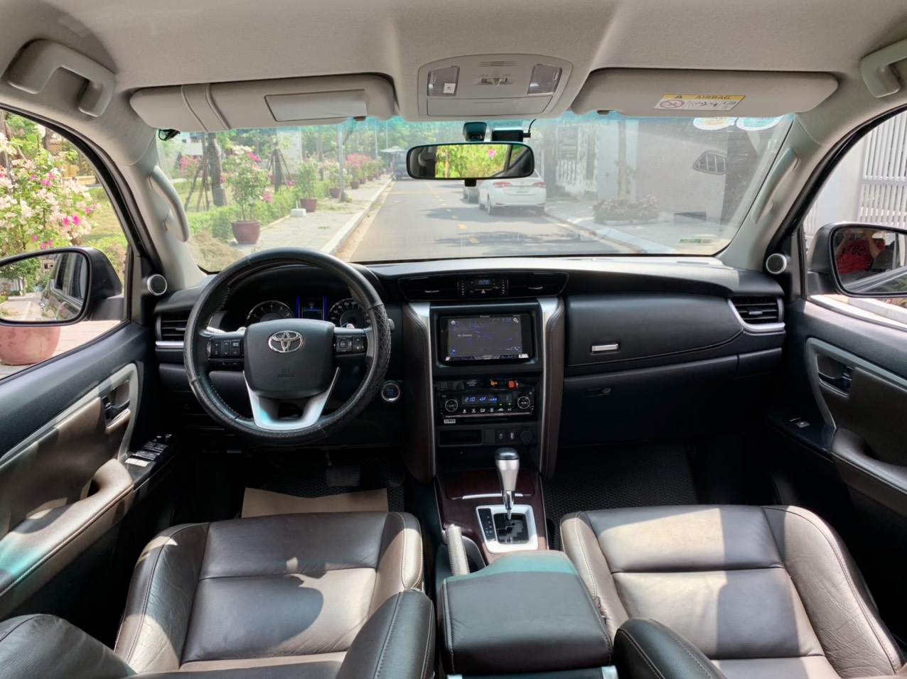 Toyota Fortuner 2.7V 2016 đăng ký 2017 màu đen (Đã bán)