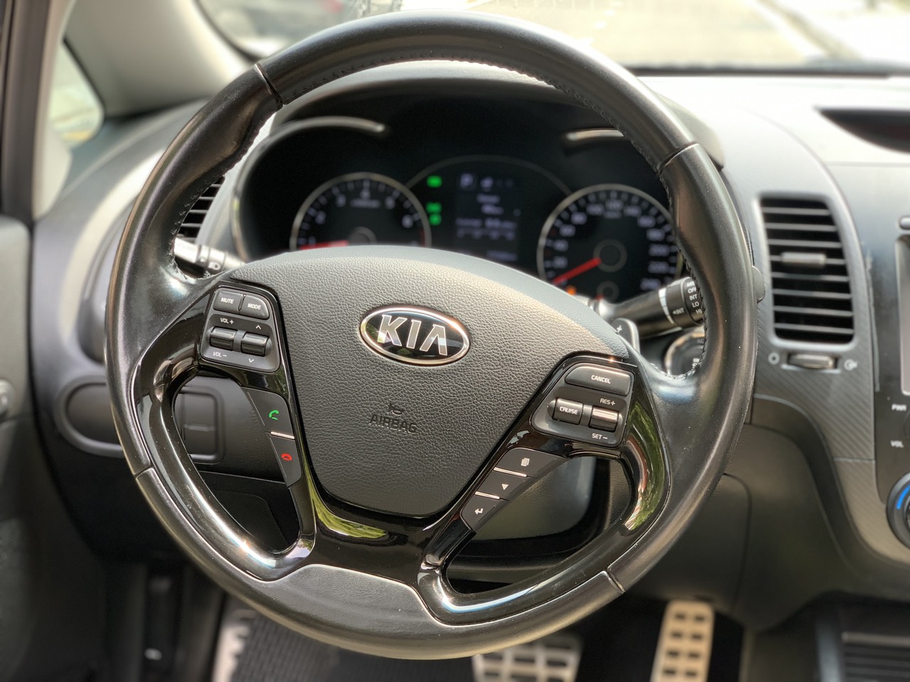 Kia Cerato 1.6AT 2017 màu đen (Đã bán)