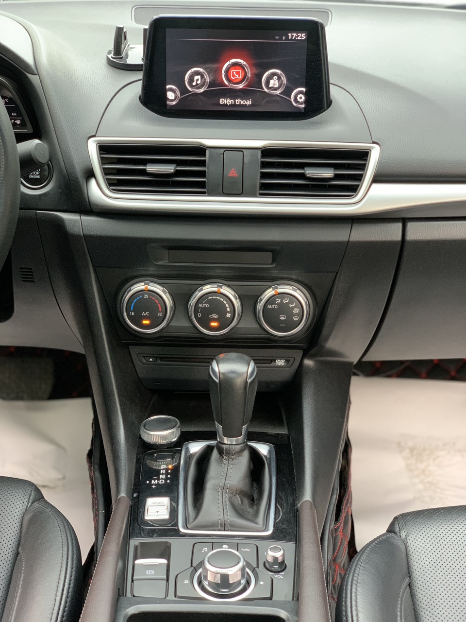 Mazda 3 1.5AT màu trắng 2018 (đã bán)