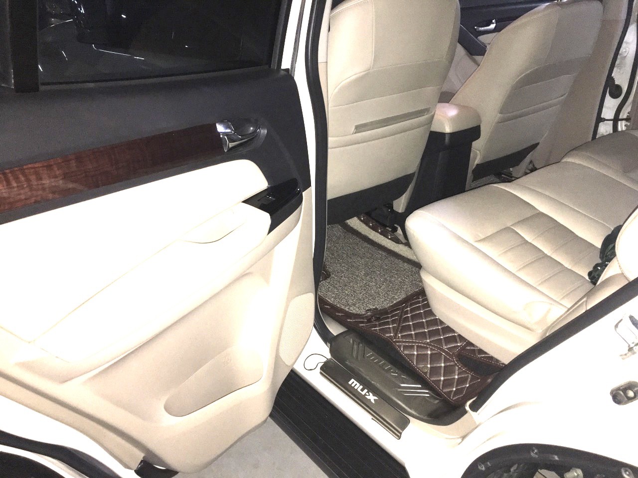 Isuzu Mu-X Prestige 4x2