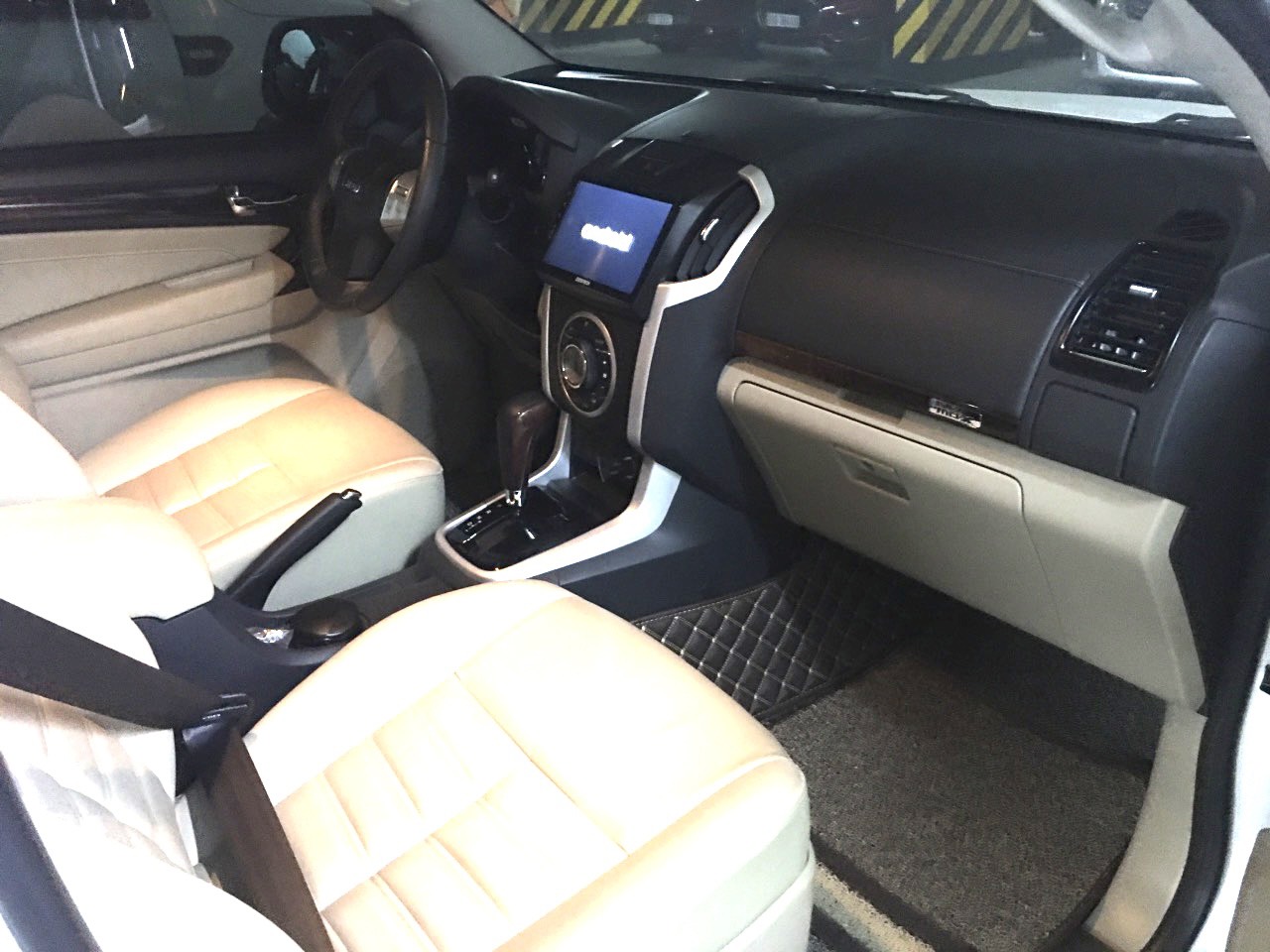 Isuzu Mu-X Prestige 4x2