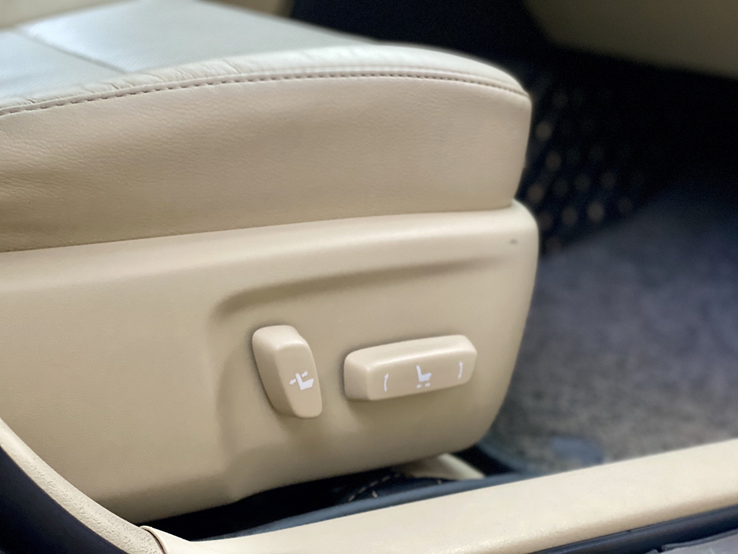 Toyota Camry 2.0E (Đã bán)