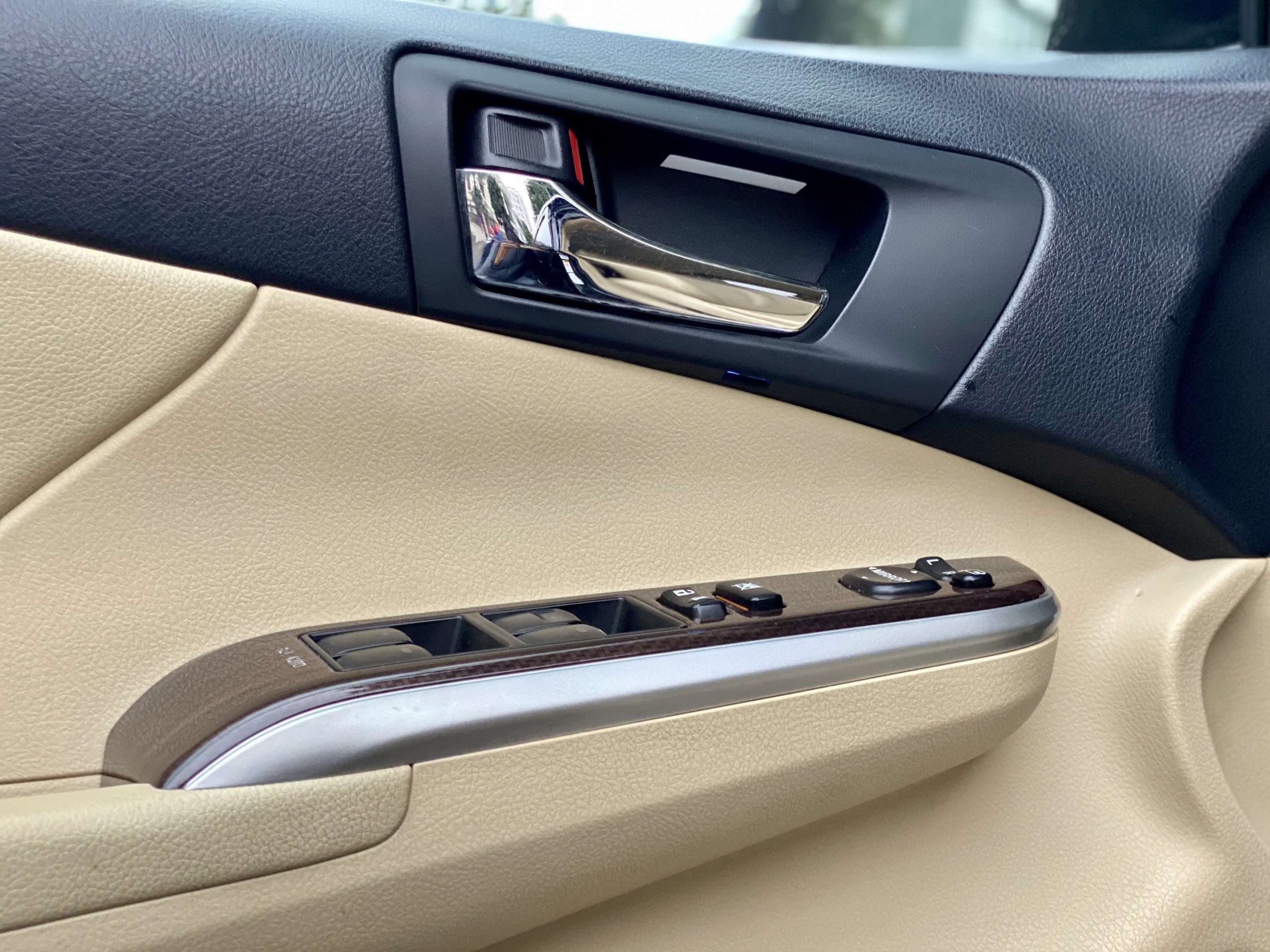 Toyota Camry 2.0E (Đã bán)