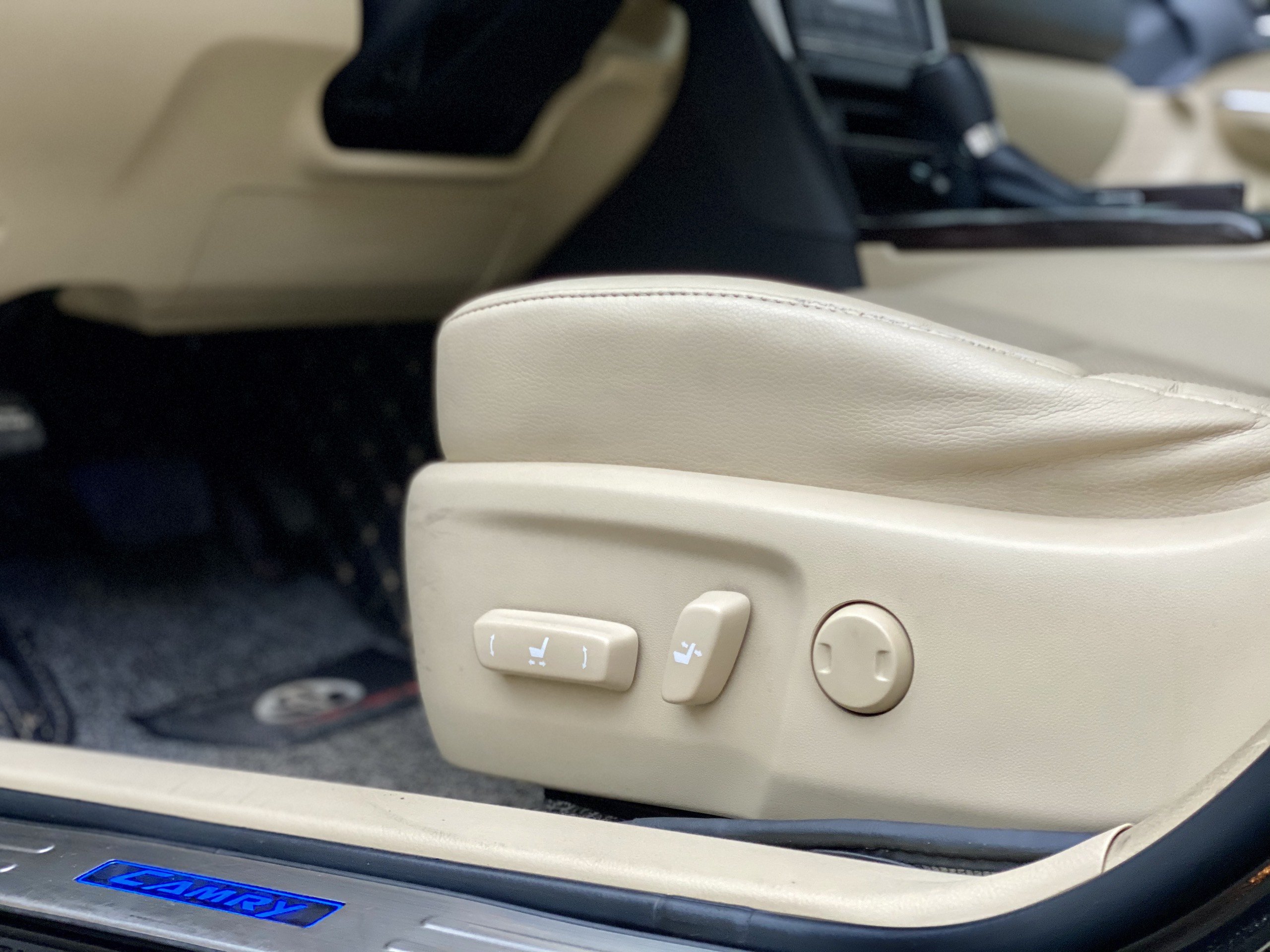 Toyota Camry 2.0E (Đã bán)