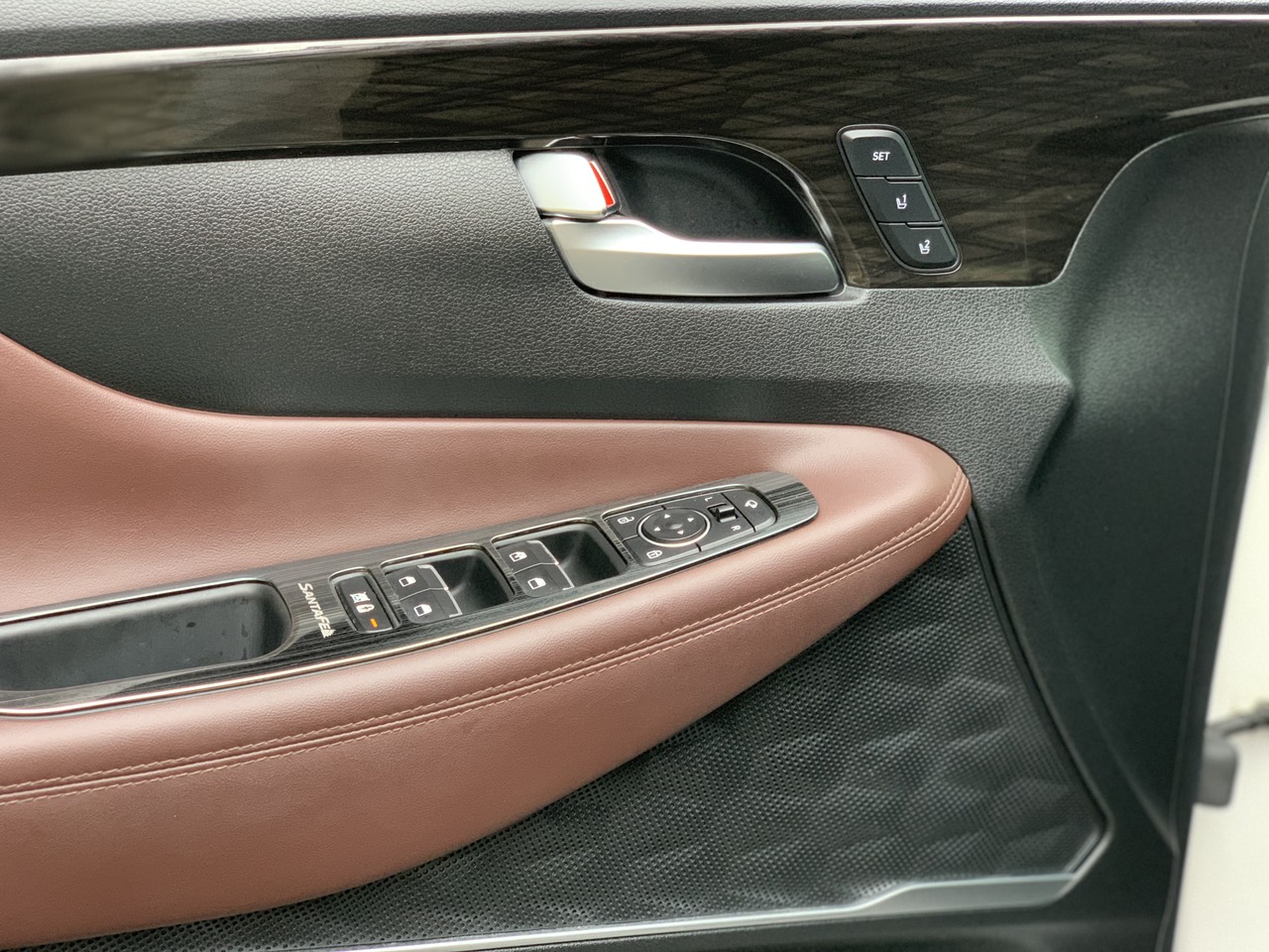 Hyundai Santafe Pre bản dầu cao cấp 2.2 HTRAC 2019 màu trắng (đã bán)