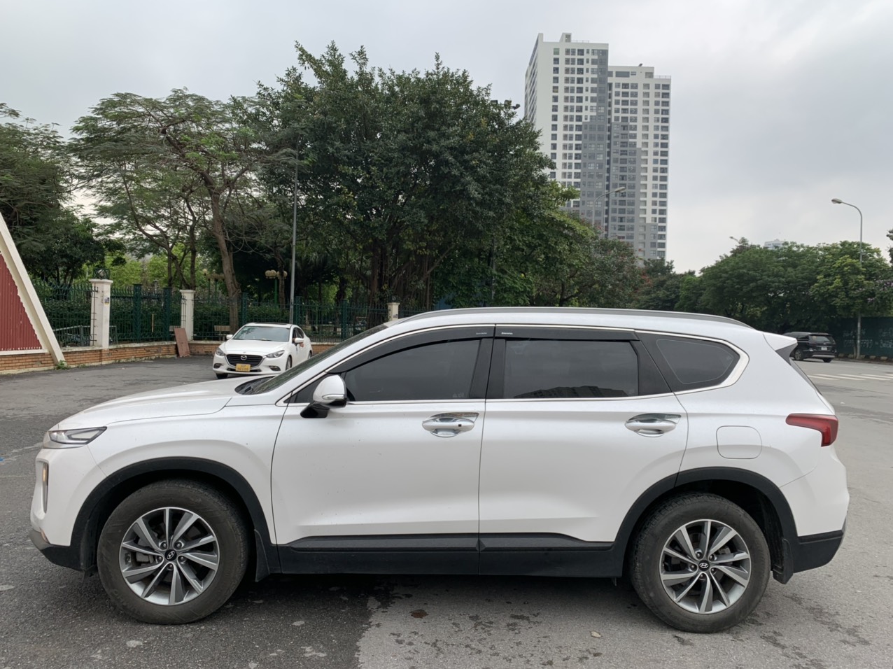 Hyundai Santafe máy dầu bản tiêu chuẩn 2020 màu trắng (Đã bán)