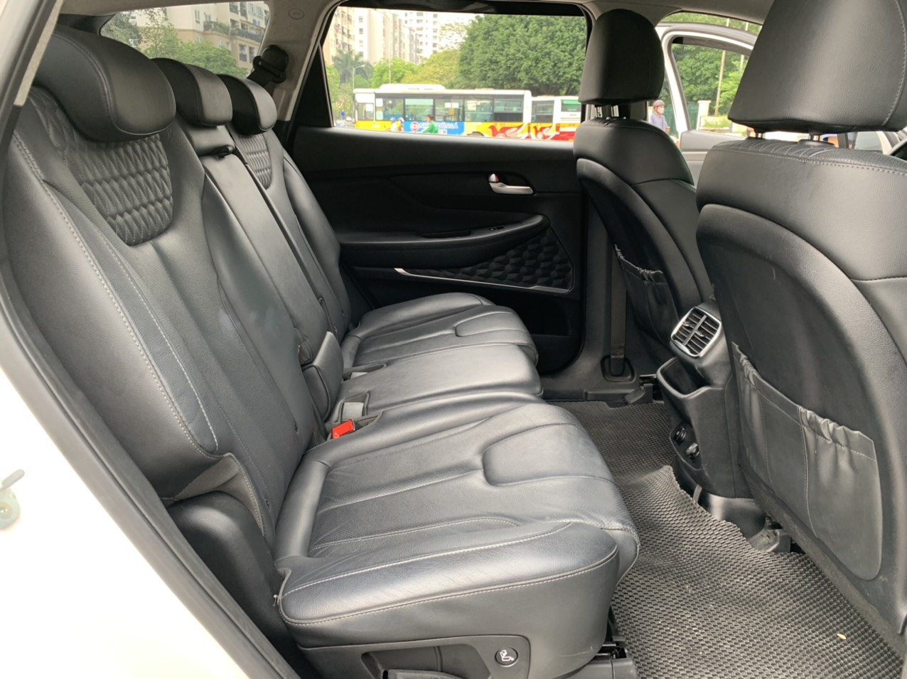 Hyundai Santafe máy dầu bản tiêu chuẩn 2020 màu trắng (Đã bán)