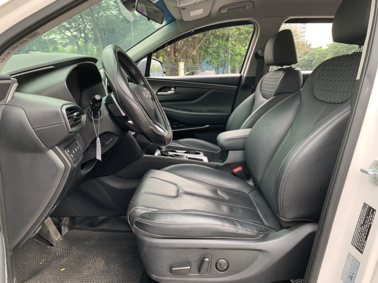 Hyundai Santafe máy dầu bản tiêu chuẩn 2020 màu trắng (Đã bán)