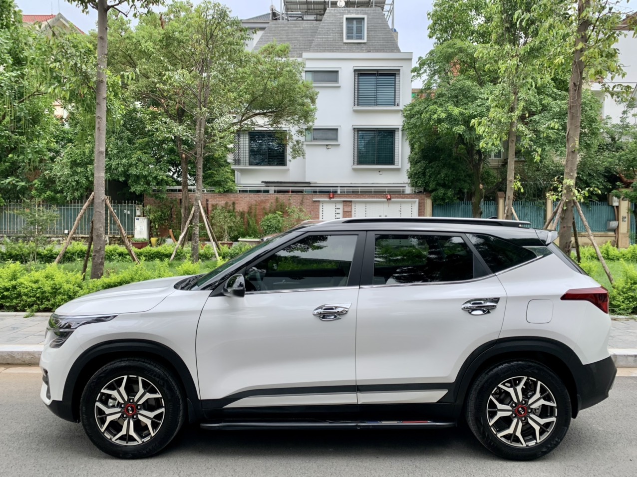 Kia Seltos 1.4 Premium 2021 màu trắng (Đã bán)